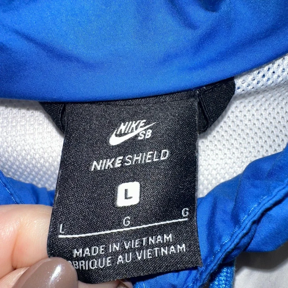 Nike SB Shield‎ White & Blue Colorblock Lightweight Windbreaker Jacket - L